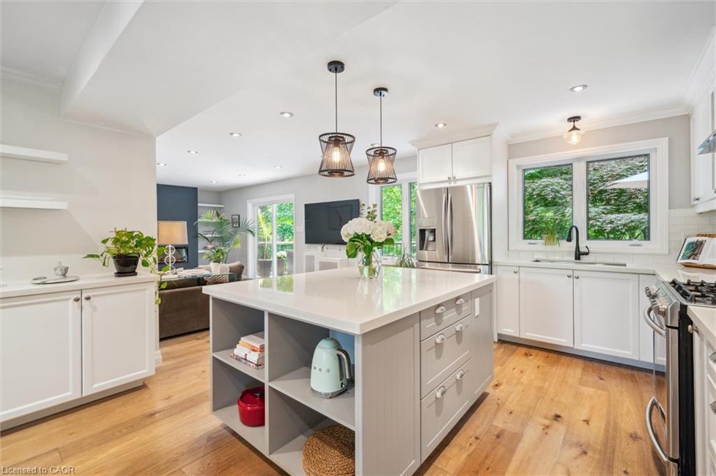 179 Shanley Terrace, Oakville, ON - Indoor Photo Showing Kitchen With Upgraded Kitchen