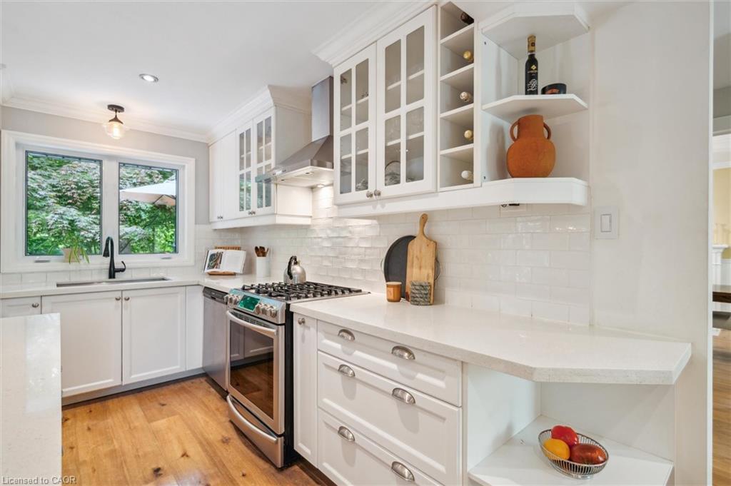 179 Shanley Terrace, Oakville, ON - Indoor Photo Showing Kitchen With Upgraded Kitchen