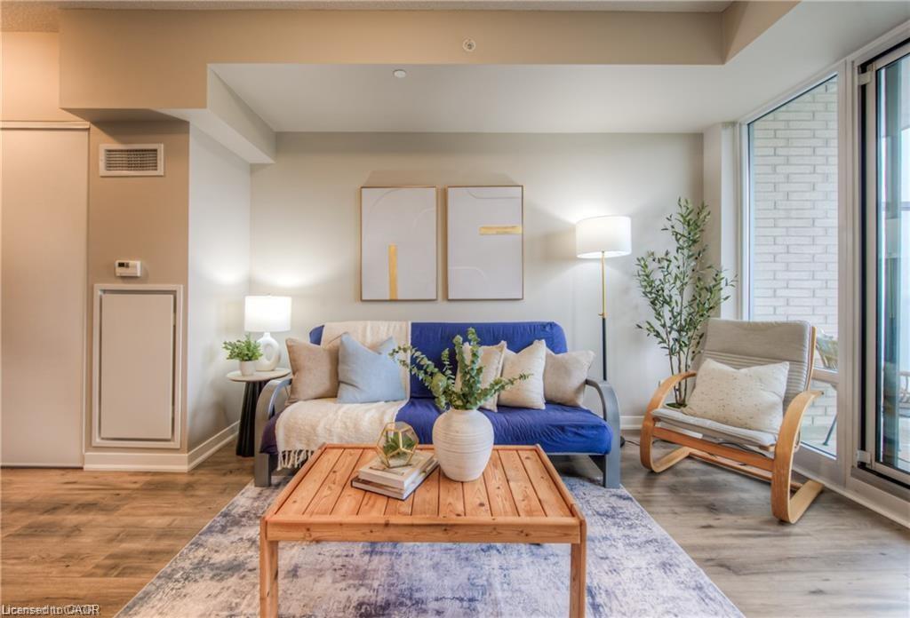 703-85 Duke Street W, Kitchener, ON - Indoor Photo Showing Living Room