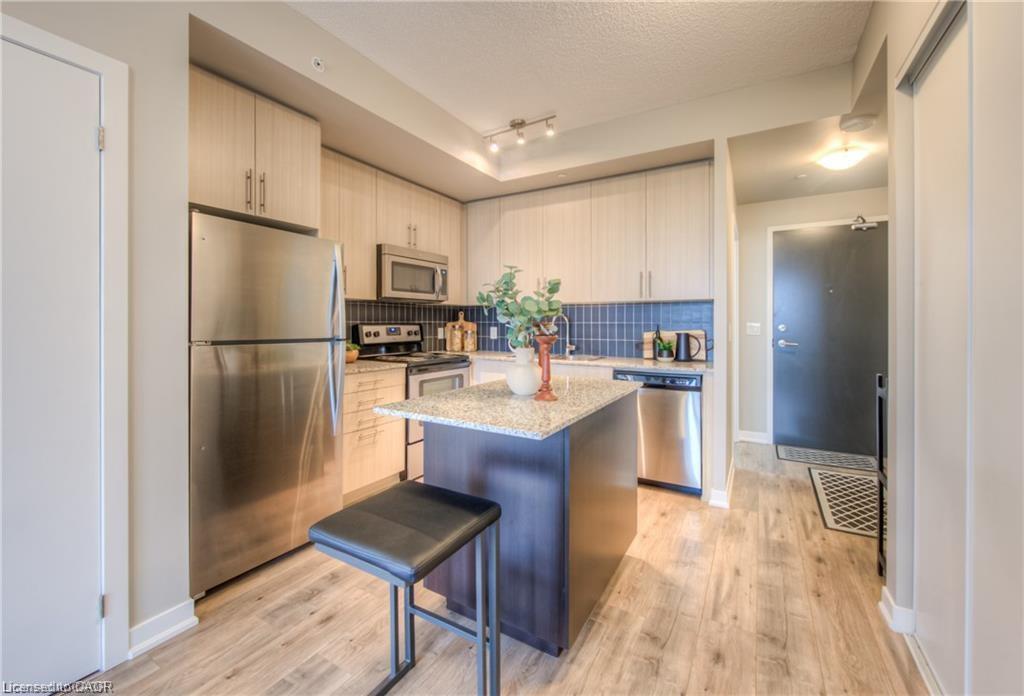 703-85 Duke Street W, Kitchener, ON - Indoor Photo Showing Kitchen