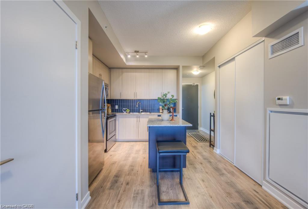 703-85 Duke Street W, Kitchener, ON - Indoor Photo Showing Kitchen