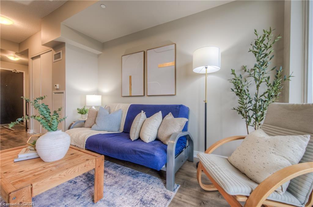 703-85 Duke Street W, Kitchener, ON - Indoor Photo Showing Living Room