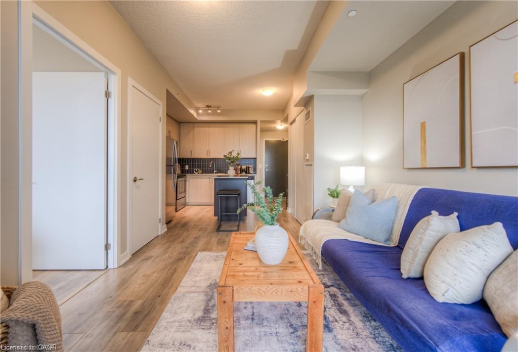 703-85 Duke Street W, Kitchener, ON - Indoor Photo Showing Living Room
