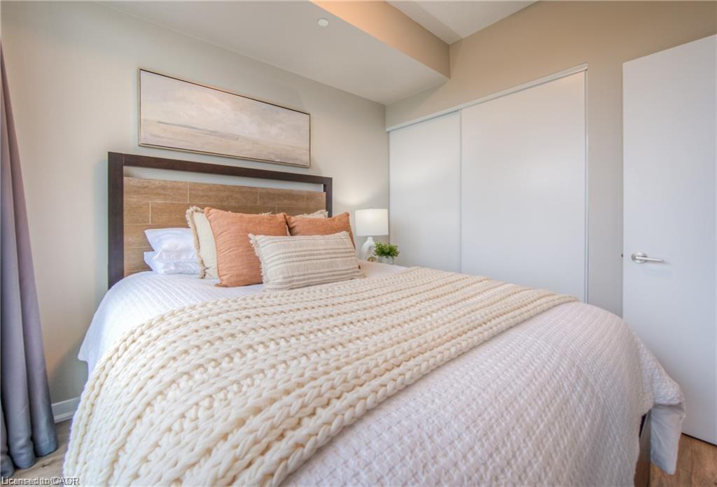703-85 Duke Street W, Kitchener, ON - Indoor Photo Showing Bedroom