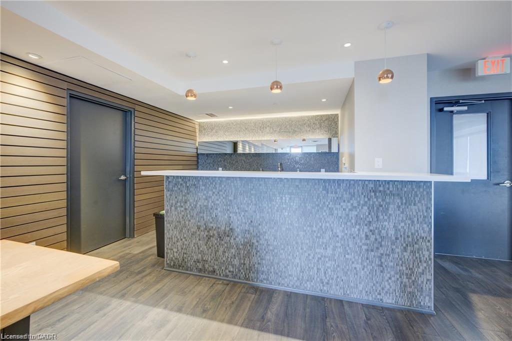 703-85 Duke Street W, Kitchener, ON - Indoor Photo Showing Other Room