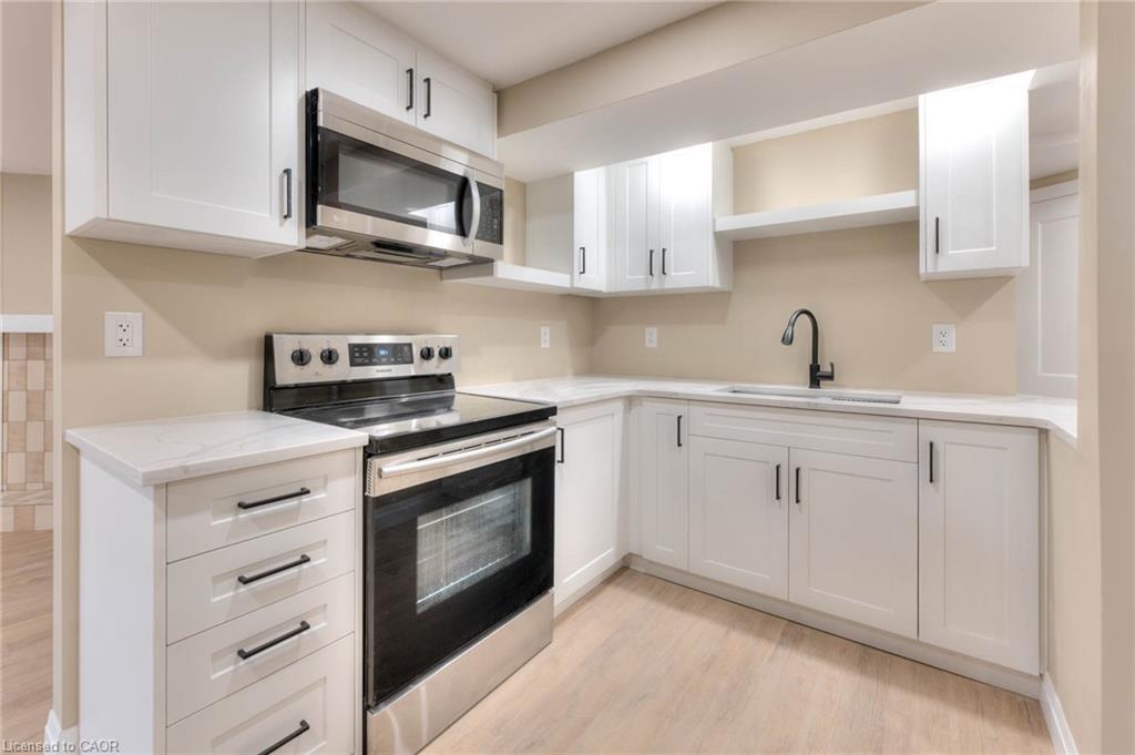 Lower-170 Wheatfield Crescent, Kitchener, ON - Indoor Photo Showing Kitchen