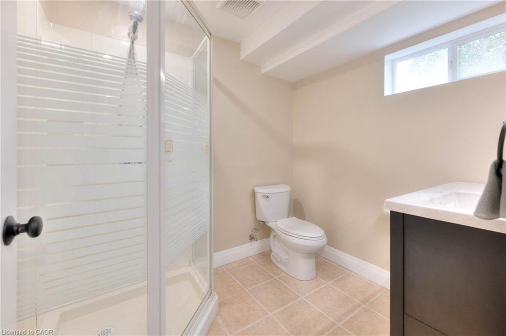 Lower-170 Wheatfield Crescent, Kitchener, ON - Indoor Photo Showing Bathroom