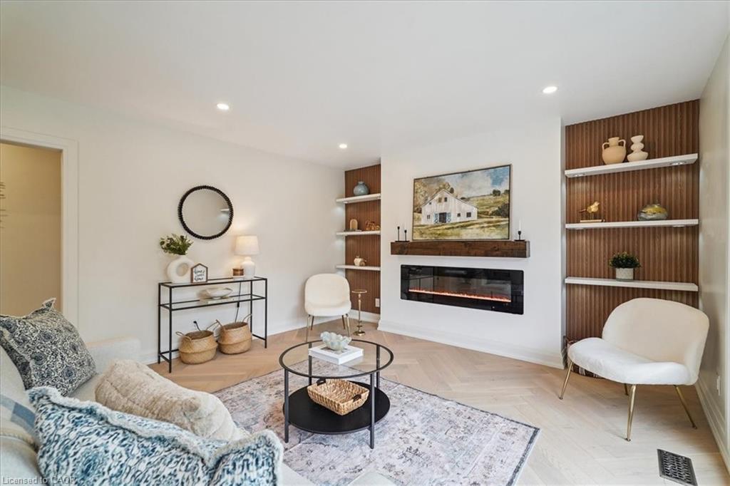 1391 Mountain Grove Avenue, Burlington, ON - Indoor Photo Showing Living Room With Fireplace