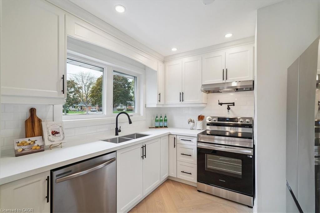1391 Mountain Grove Avenue, Burlington, ON - Indoor Photo Showing Kitchen With Double Sink