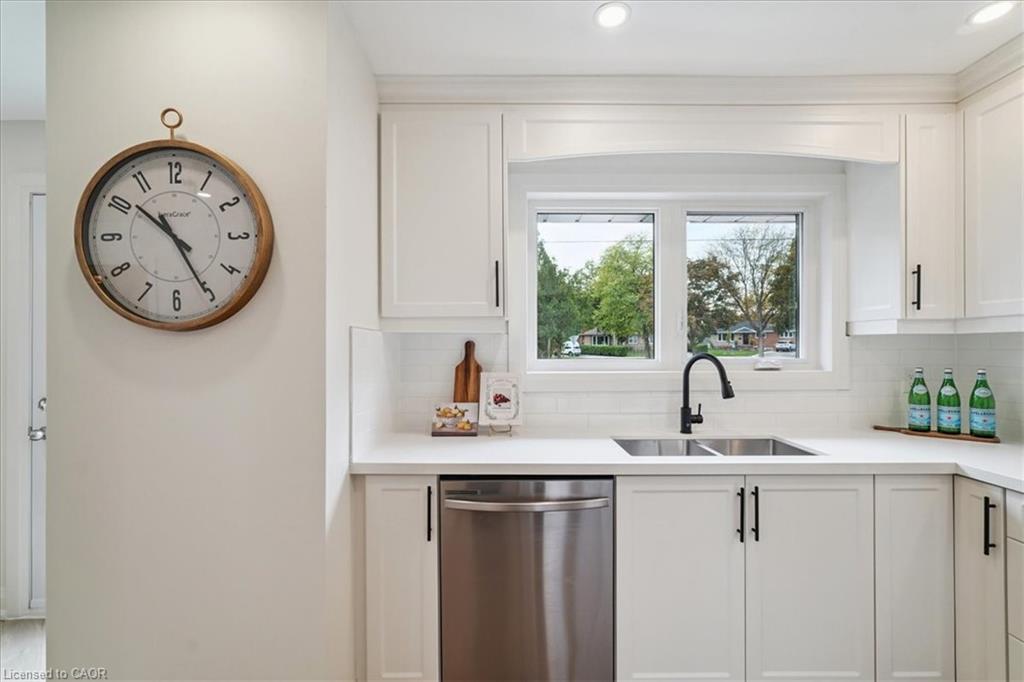 1391 Mountain Grove Avenue, Burlington, ON - Indoor Photo Showing Kitchen With Double Sink
