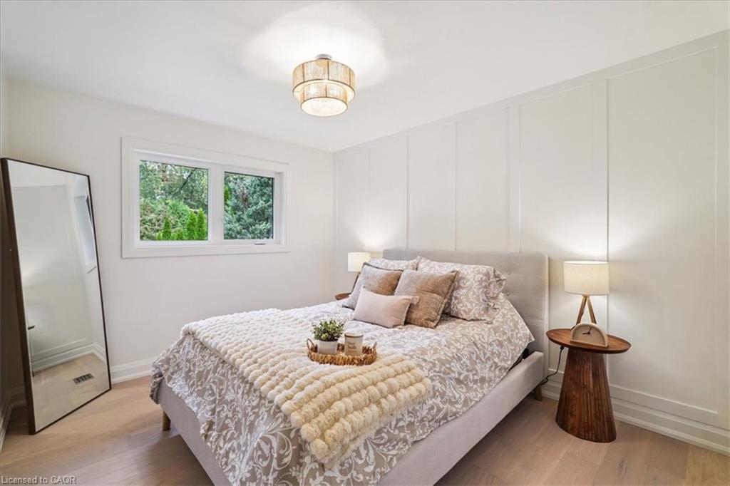 1391 Mountain Grove Avenue, Burlington, ON - Indoor Photo Showing Bedroom