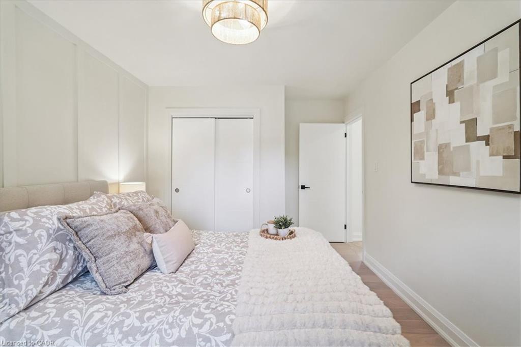 1391 Mountain Grove Avenue, Burlington, ON - Indoor Photo Showing Bedroom