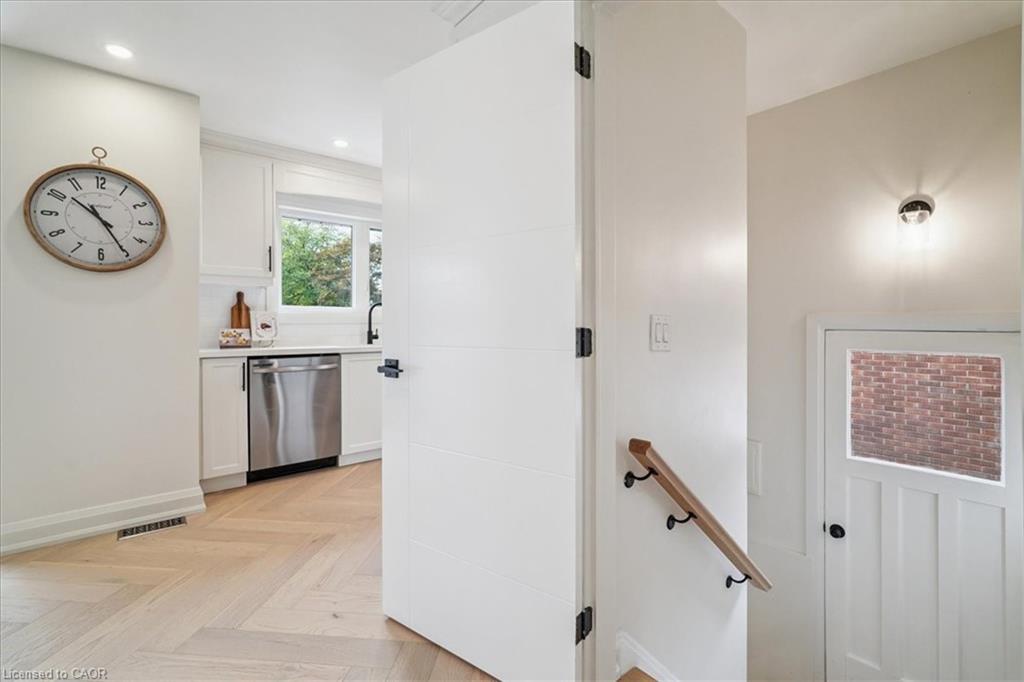 1391 Mountain Grove Avenue, Burlington, ON - Indoor Photo Showing Other Room