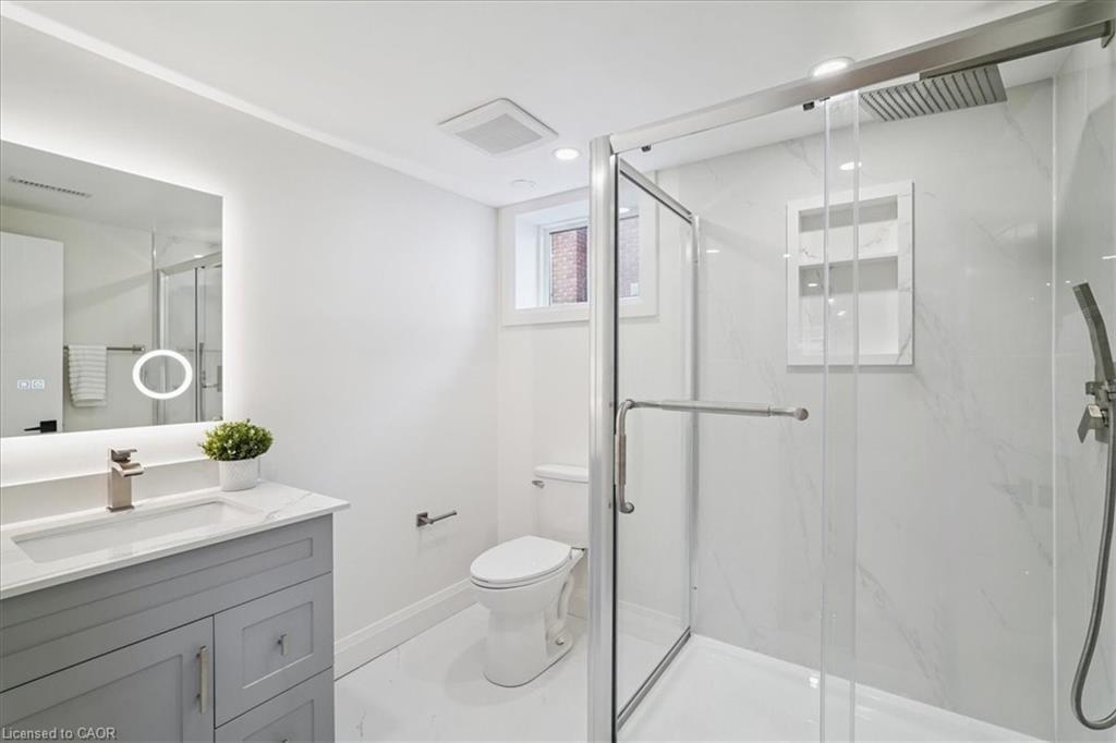 1391 Mountain Grove Avenue, Burlington, ON - Indoor Photo Showing Bathroom