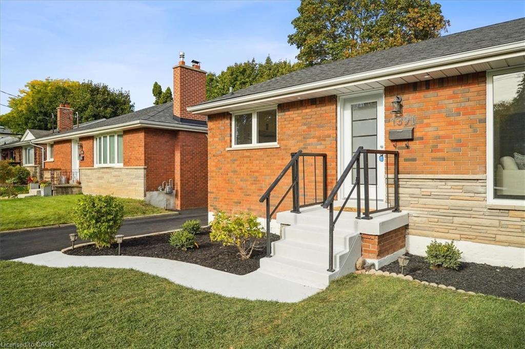 1391 Mountain Grove Avenue, Burlington, ON - Outdoor With Exterior