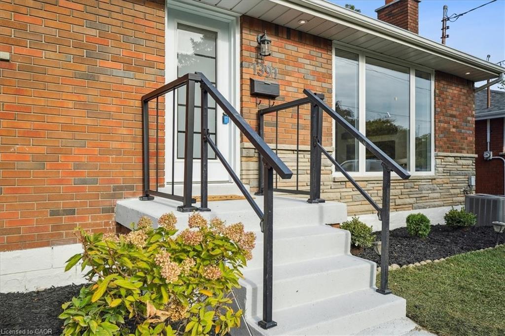 1391 Mountain Grove Avenue, Burlington, ON - Outdoor With Exterior