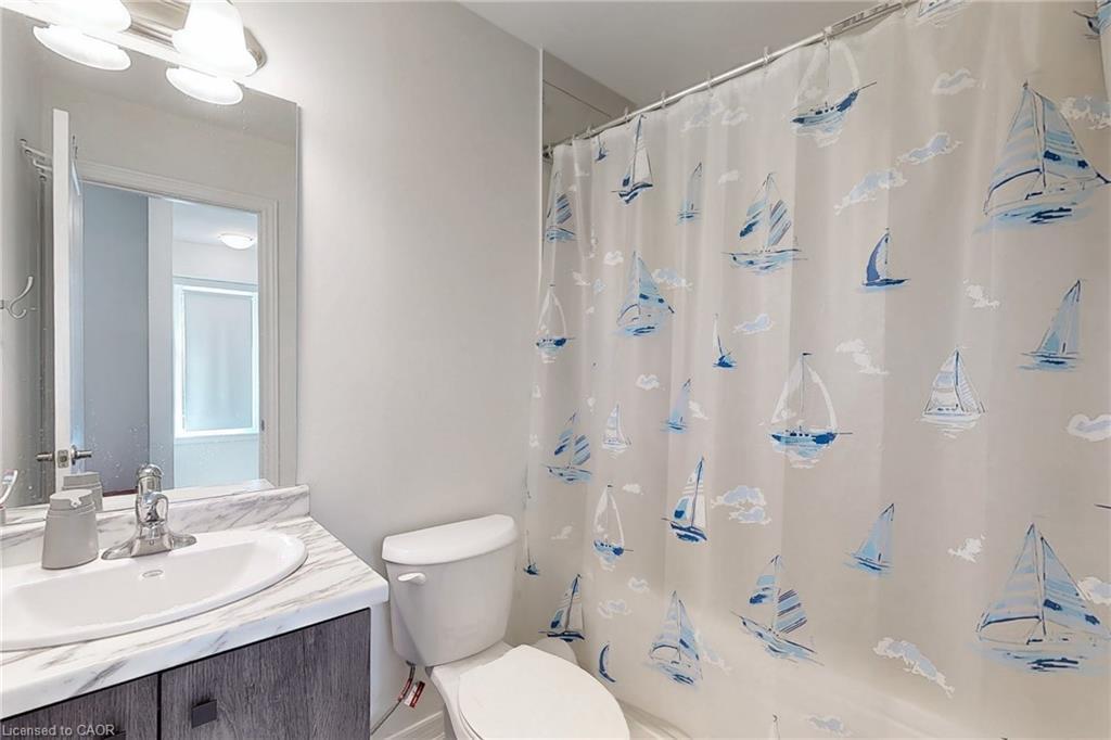 2 Reid Avenue North Avenue, Hamilton, ON - Indoor Photo Showing Bathroom