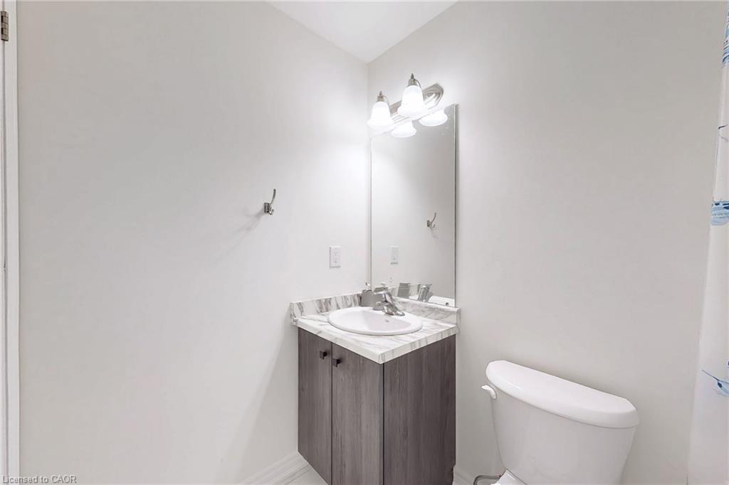2 Reid Avenue North Avenue, Hamilton, ON - Indoor Photo Showing Bathroom