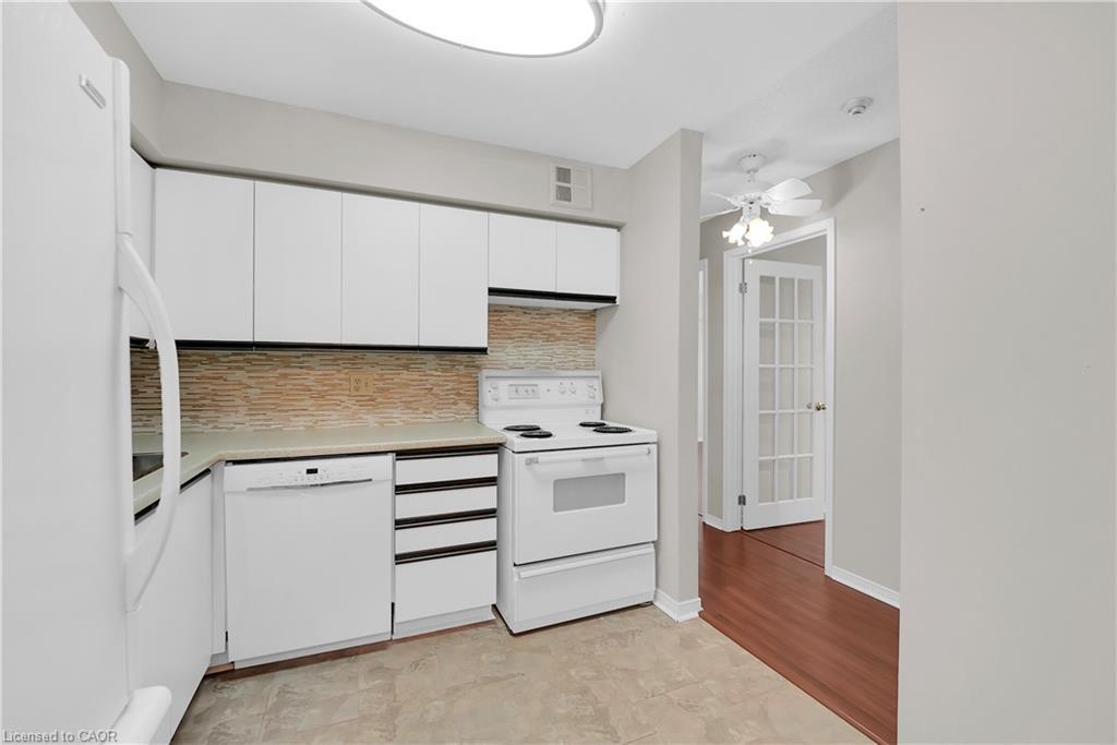 1732-1478 Pilgrims Way, Oakville, ON - Indoor Photo Showing Kitchen