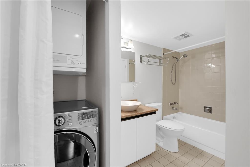 1732-1478 Pilgrims Way, Oakville, ON - Indoor Photo Showing Laundry Room