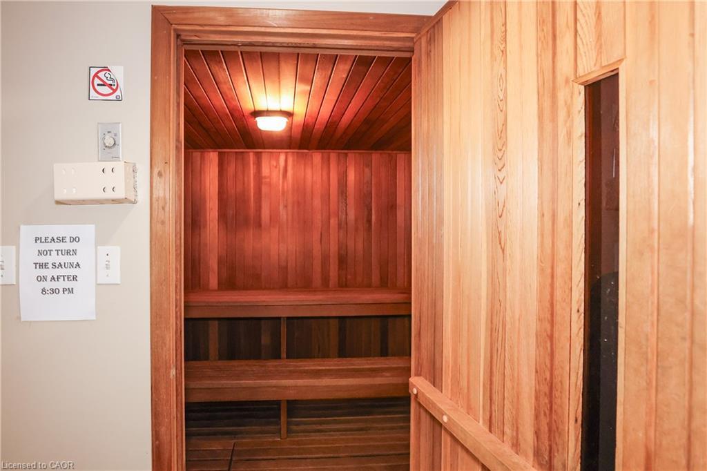 1732-1478 Pilgrims Way, Oakville, ON - Indoor Photo Showing Other Room