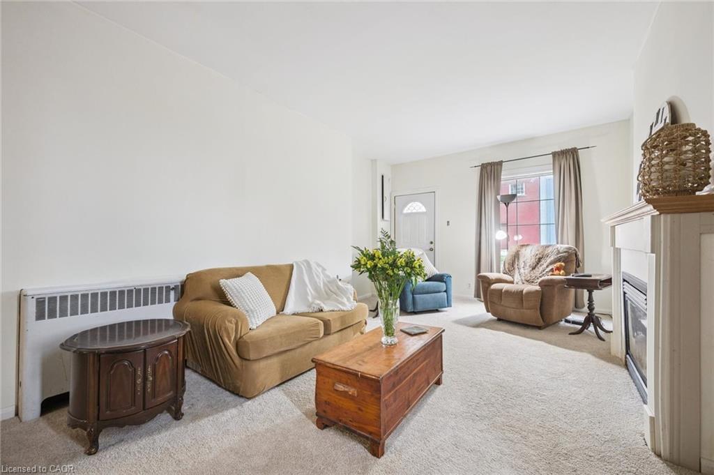39 Albert Street W, Plattsville, ON - Indoor Photo Showing Living Room
