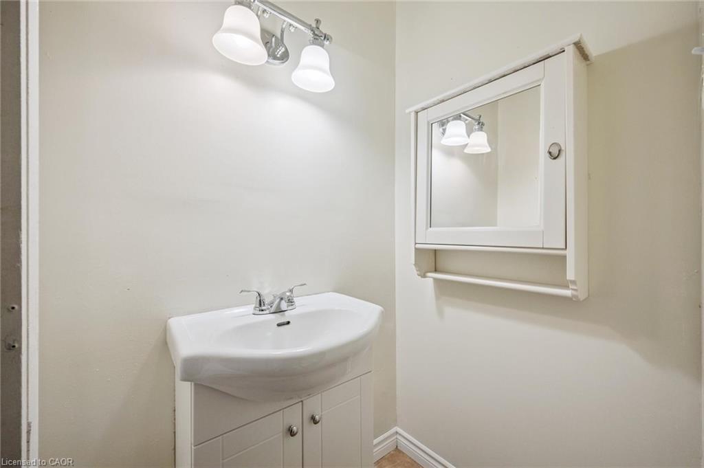 39 Albert Street W, Plattsville, ON - Indoor Photo Showing Bathroom