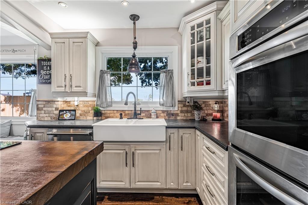4591 Twenty First Street, Lincoln, ON - Indoor Photo Showing Kitchen With Upgraded Kitchen
