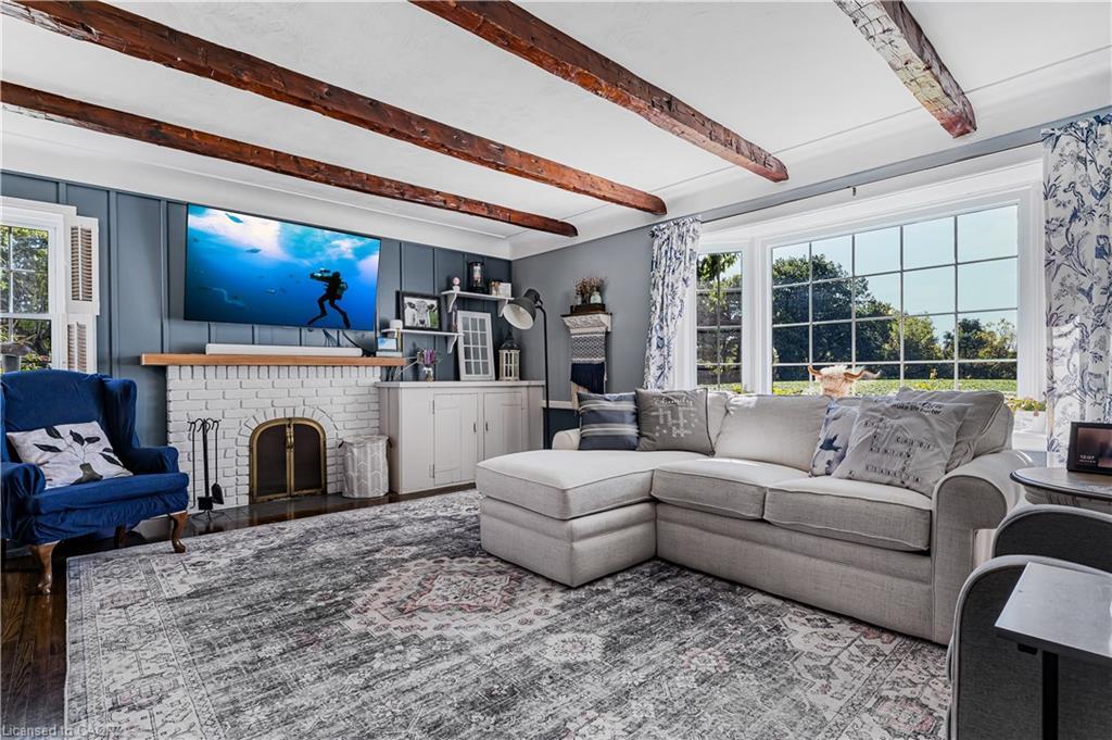 4591 Twenty First Street, Lincoln, ON - Indoor Photo Showing Living Room With Fireplace