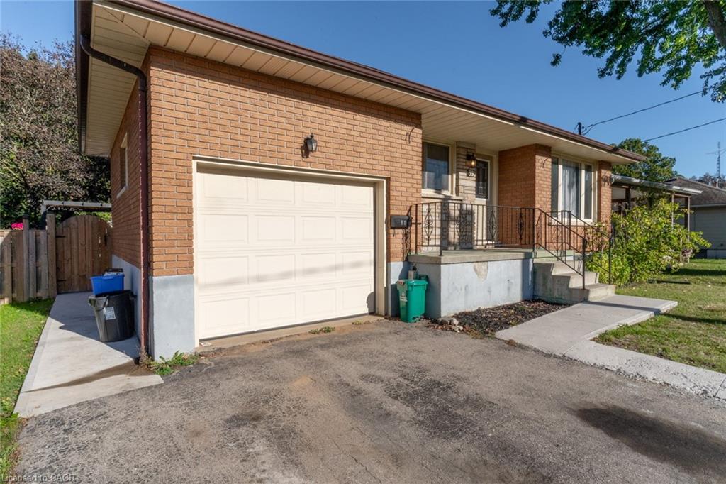 39 Evelyn Street, Brantford, ON - Outdoor