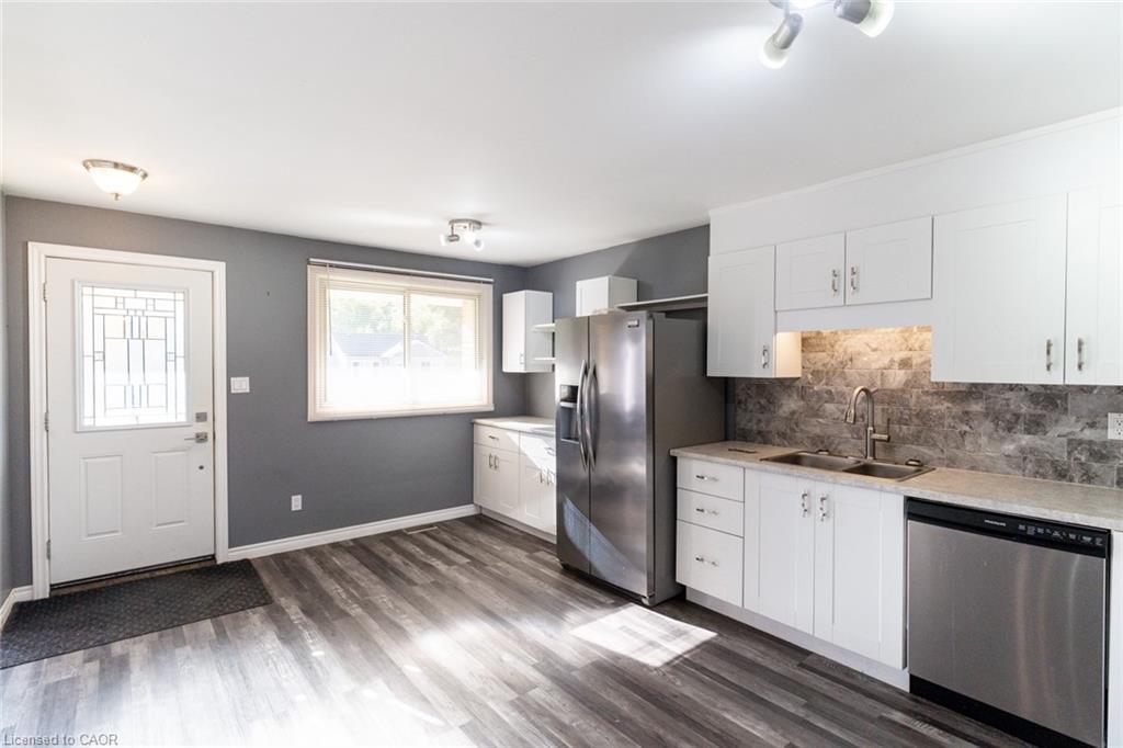 39 Evelyn Street, Brantford, ON - Indoor Photo Showing Kitchen