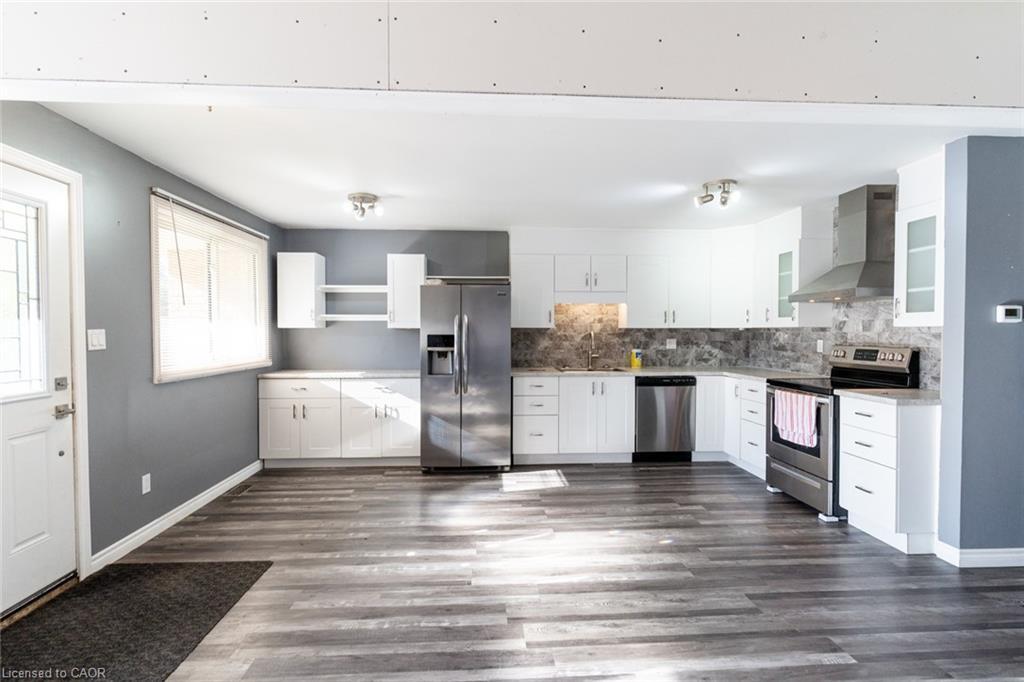 39 Evelyn Street, Brantford, ON - Indoor Photo Showing Kitchen With Upgraded Kitchen