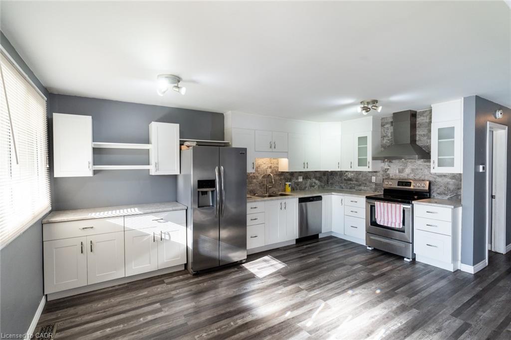 39 Evelyn Street, Brantford, ON - Indoor Photo Showing Kitchen With Upgraded Kitchen