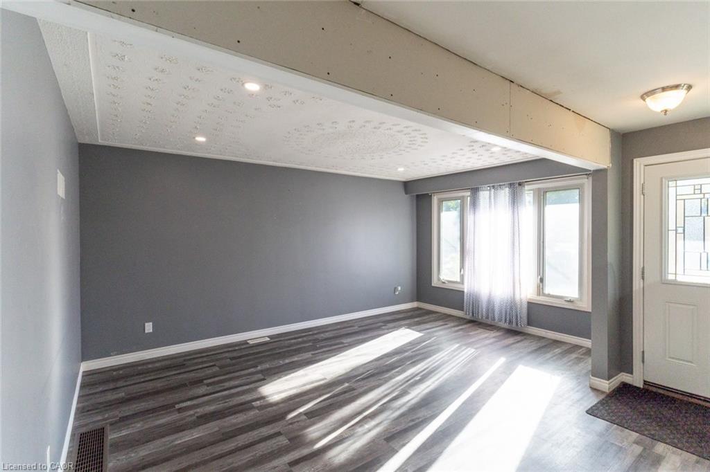 39 Evelyn Street, Brantford, ON - Indoor Photo Showing Other Room
