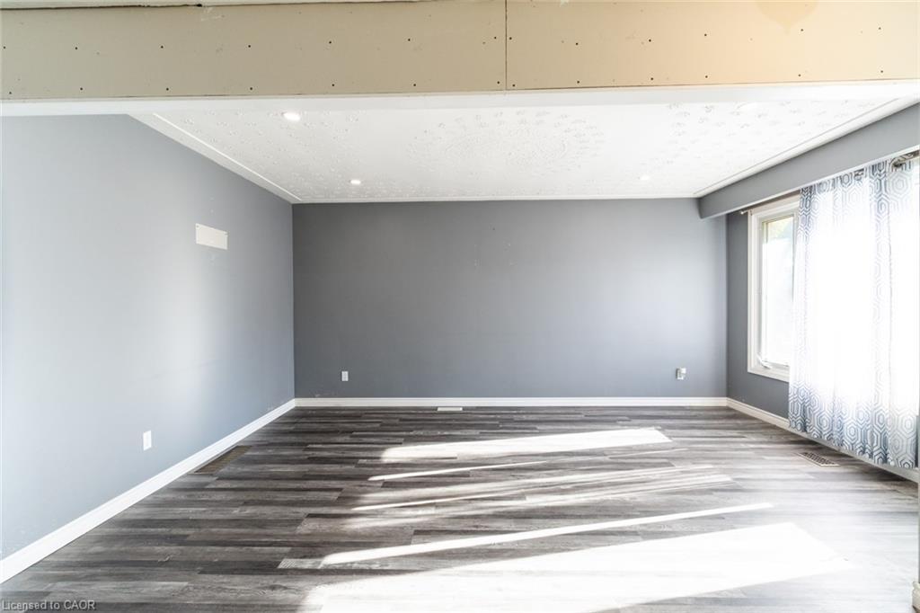 39 Evelyn Street, Brantford, ON - Indoor Photo Showing Other Room