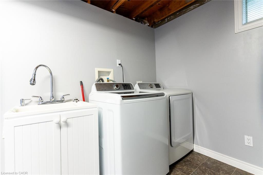 39 Evelyn Street, Brantford, ON - Indoor Photo Showing Laundry Room
