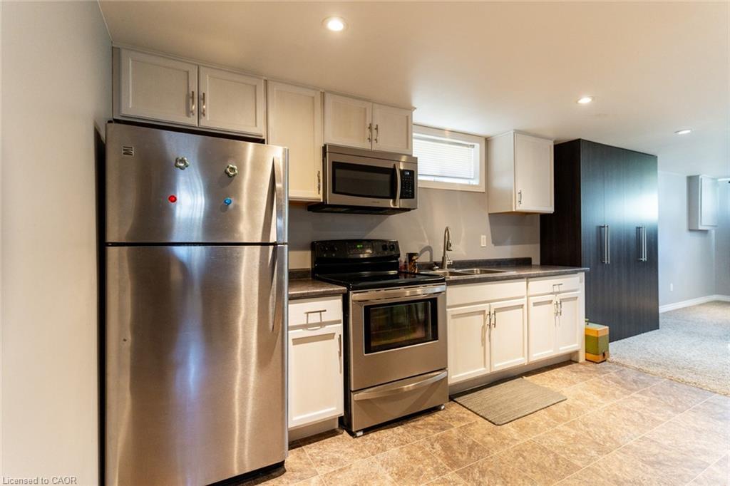 39 Evelyn Street, Brantford, ON - Indoor Photo Showing Kitchen With Double Sink