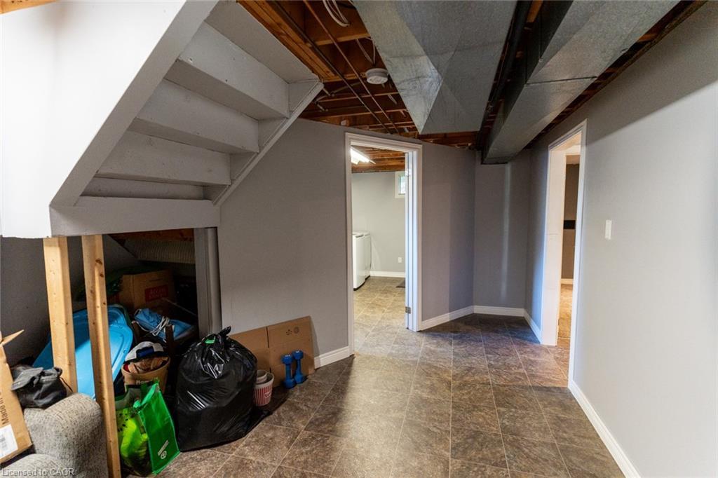 39 Evelyn Street, Brantford, ON - Indoor Photo Showing Other Room