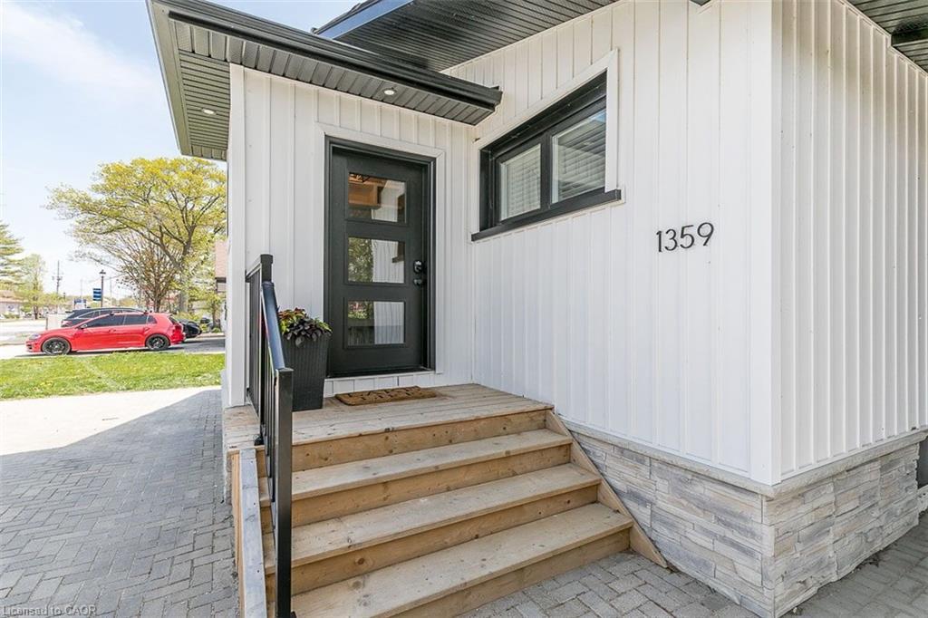 1359 Mosley Street, Wasaga Beach, ON - Outdoor With Exterior