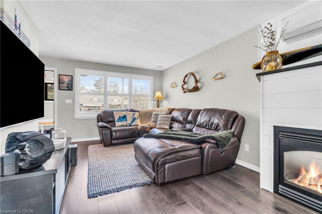 1359 Mosley Street, Wasaga Beach, ON - Indoor Photo Showing Living Room With Fireplace