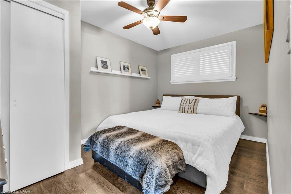 1359 Mosley Street, Wasaga Beach, ON - Indoor Photo Showing Bedroom