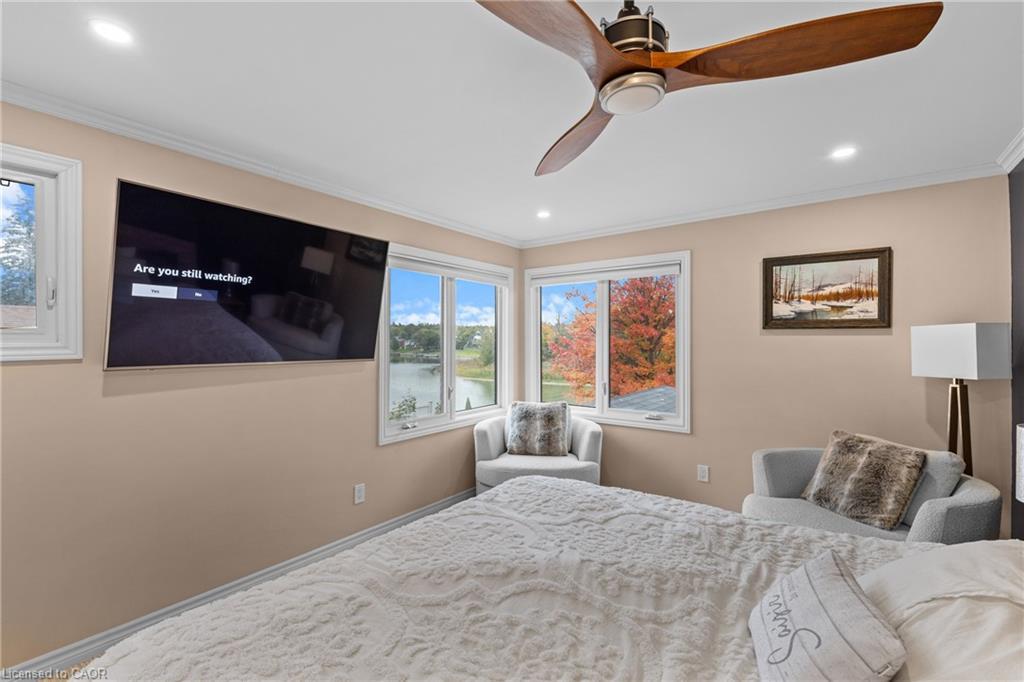 1359 Mosley Street, Wasaga Beach, ON - Indoor Photo Showing Bedroom