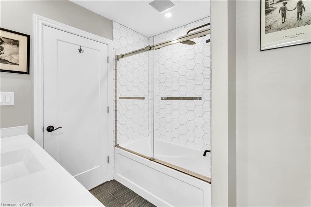 1359 Mosley Street, Wasaga Beach, ON - Indoor