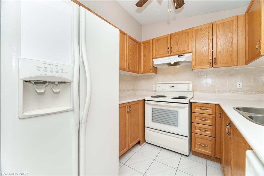 7064 Walworth Court, Mississauga, ON - Indoor Photo Showing Kitchen