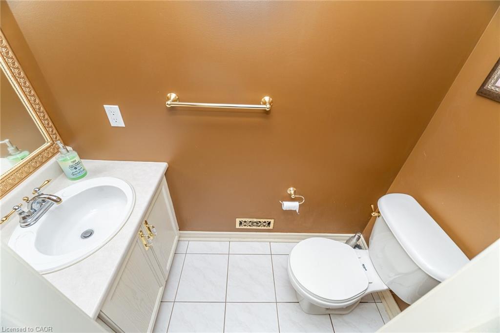 7064 Walworth Court, Mississauga, ON - Indoor Photo Showing Bathroom