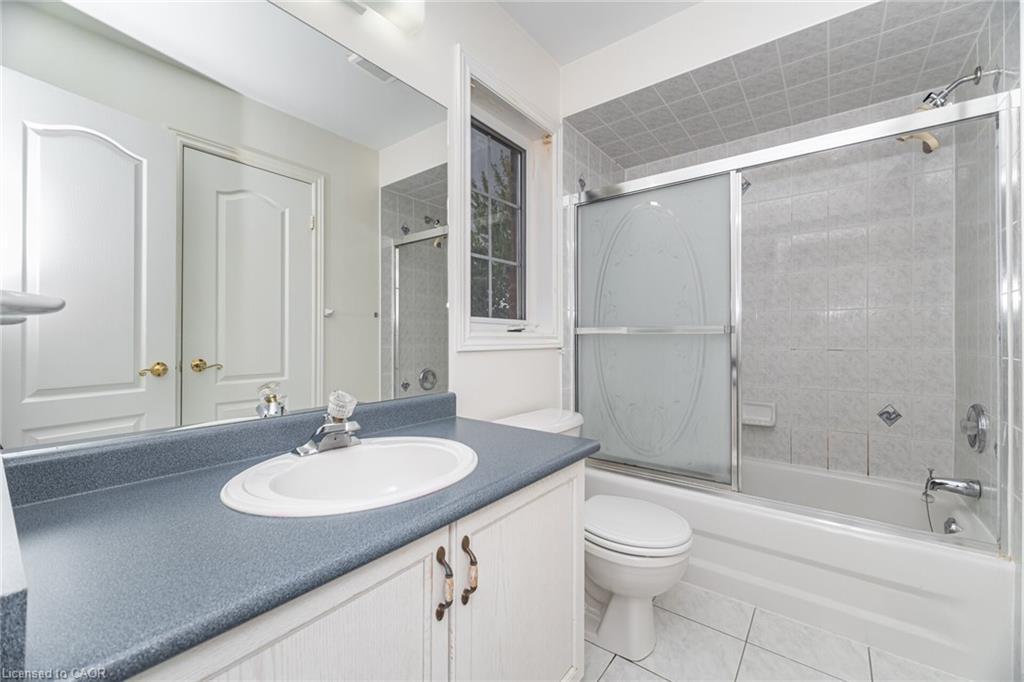 7064 Walworth Court, Mississauga, ON - Indoor Photo Showing Bathroom