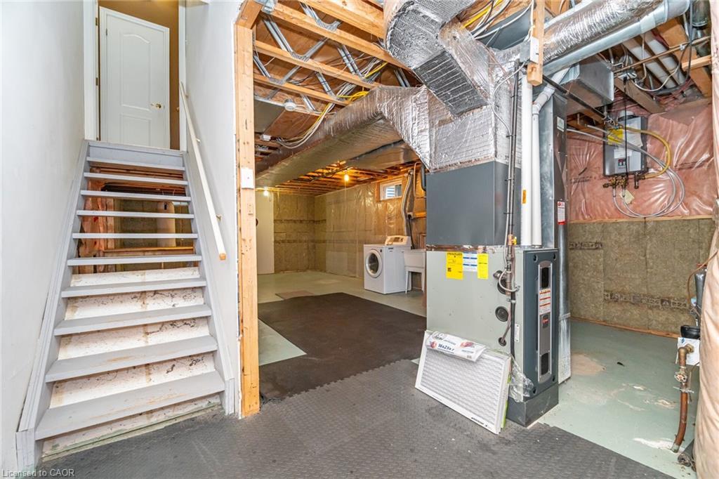 7064 Walworth Court, Mississauga, ON - Indoor Photo Showing Basement
