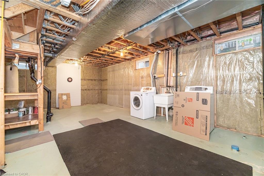 7064 Walworth Court, Mississauga, ON - Indoor Photo Showing Basement