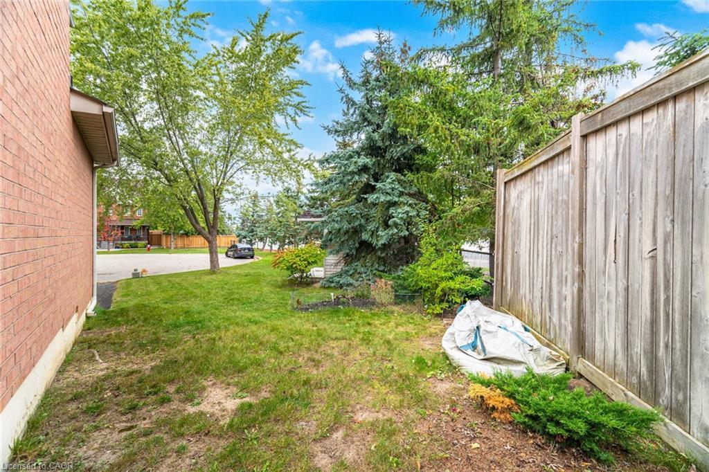 7064 Walworth Court, Mississauga, ON - Outdoor