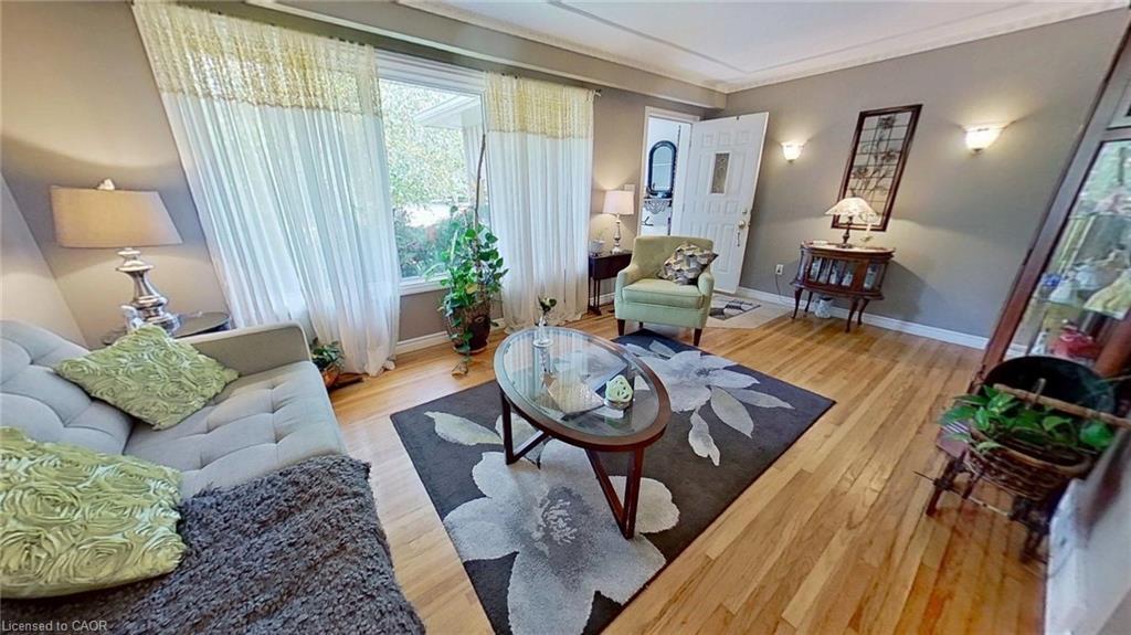 27 Hepburn Avenue, St. Thomas, ON - Indoor Photo Showing Living Room